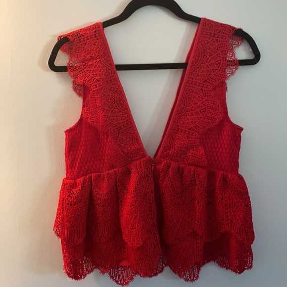 TOPSHOP Plunge Lace Peplum Top - Picture 8 of 8